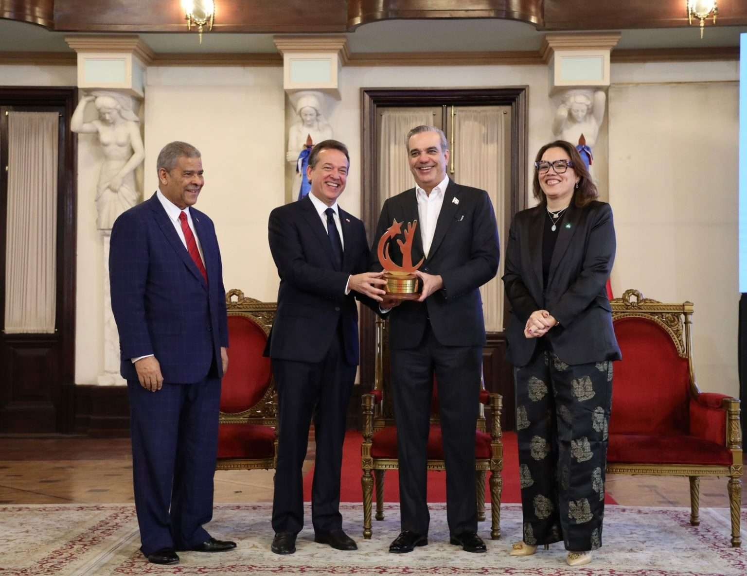 Ministerio de Industria y Comercio gana máximo galardón del premio Calidad Nacional del Sector Público