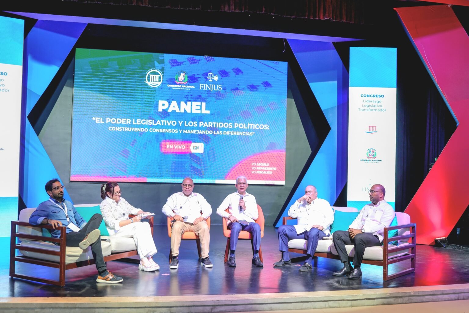 Congresistas concluyen congreso de formación con panel sobre partidos políticos y consenso