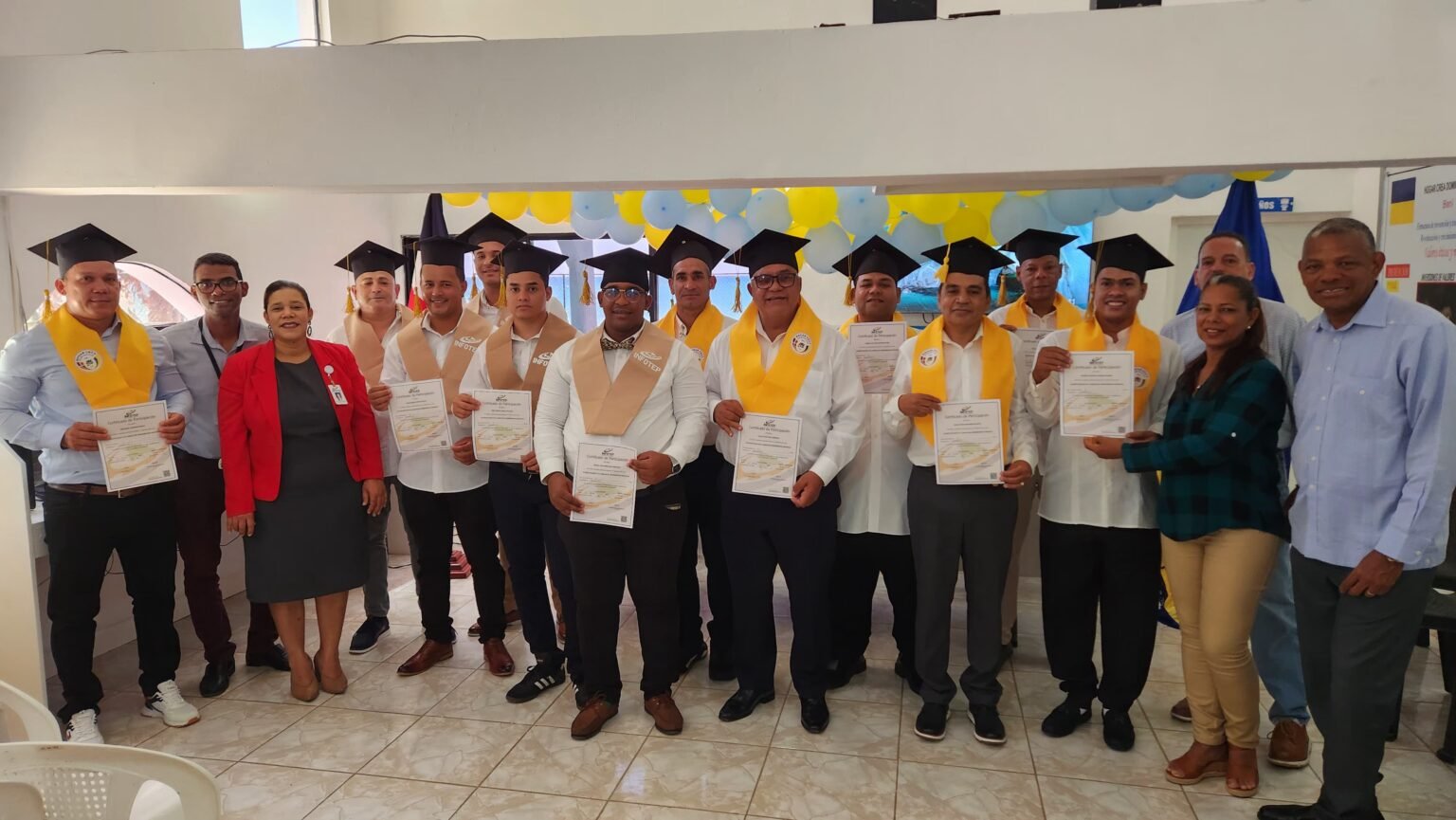 Hogar Crea celebra graduación de 18 jóvenes en curso técnico impartido por INFOTEP