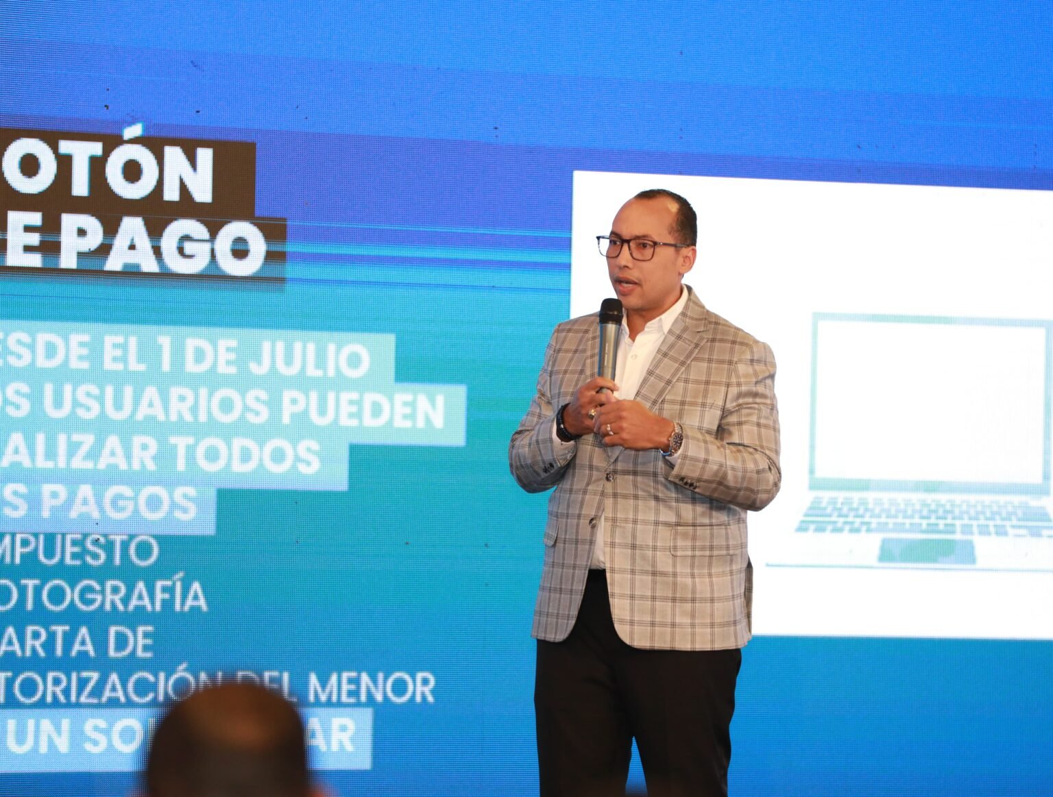 Gobierno emitirá pasaporte electrónico en agosto