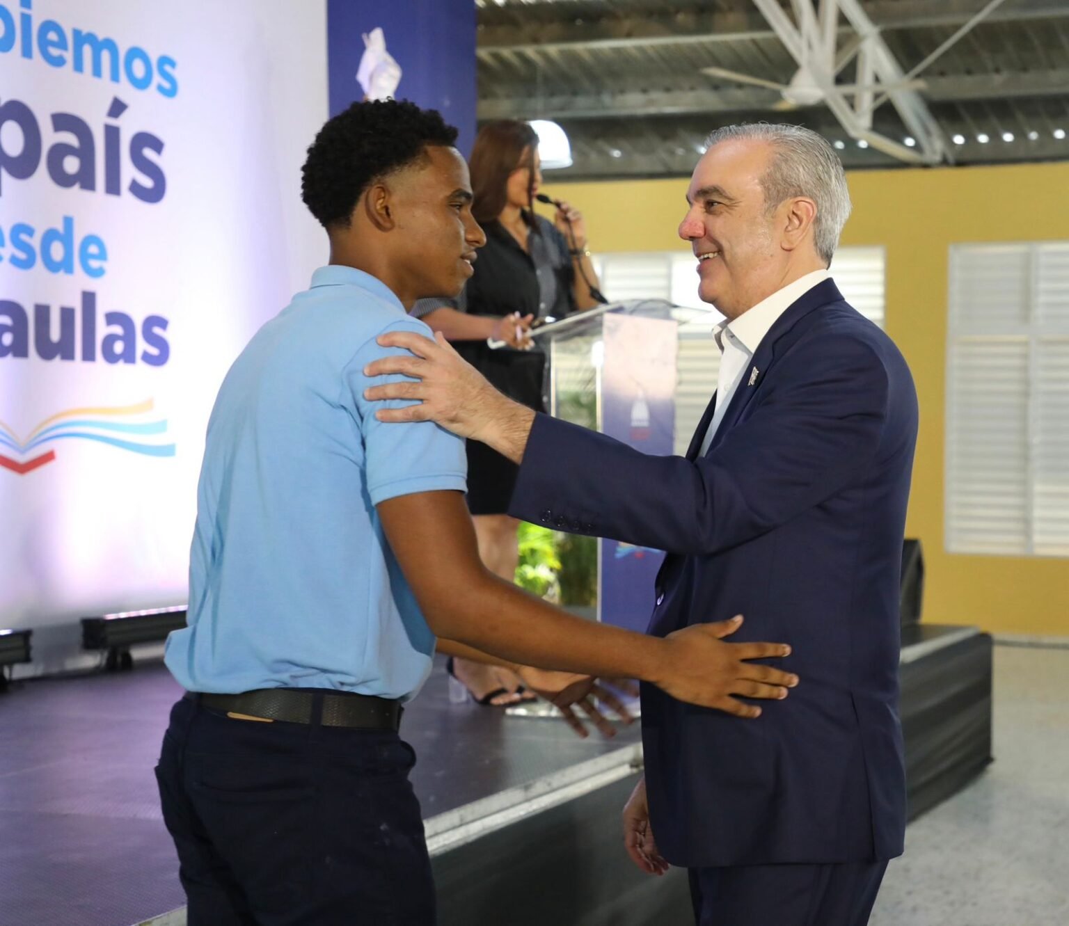 Presidente Abinader inaugura un liceo en Pantoja y un INAIPI en Manoguayabo