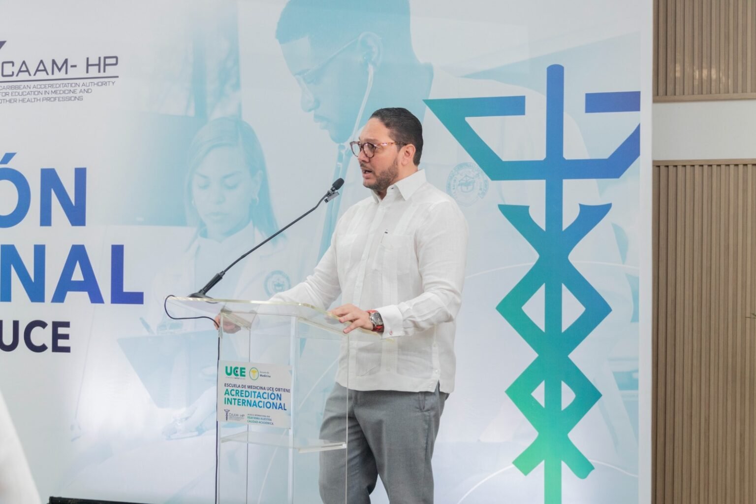 Escuela de Medicina de la UCE obtiene acreditación internacional de CAAM-HP Por su calidad académica