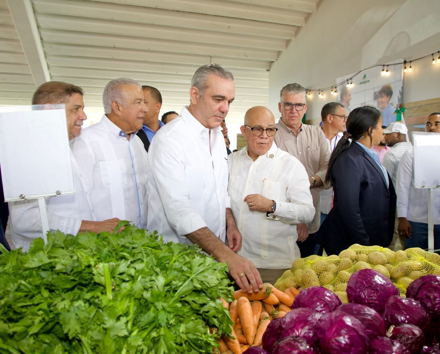 Abinader dice extenderá mercado de productores del INESPRE por todas las grandes poblaciones