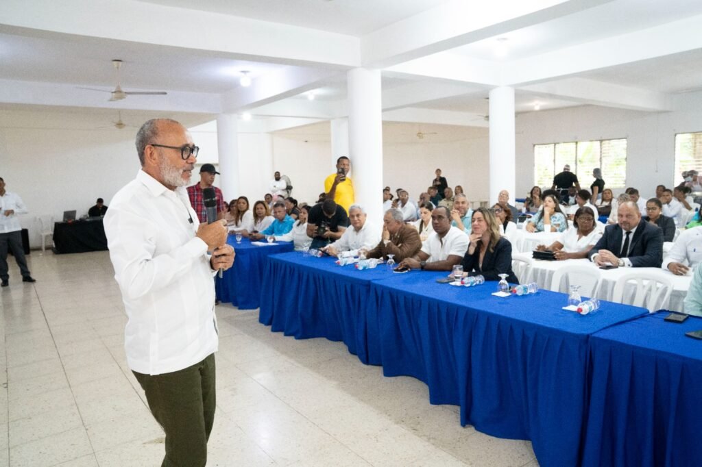 En SDO hay gran cobertura en formación educativa, almuerzo y transporte escolar