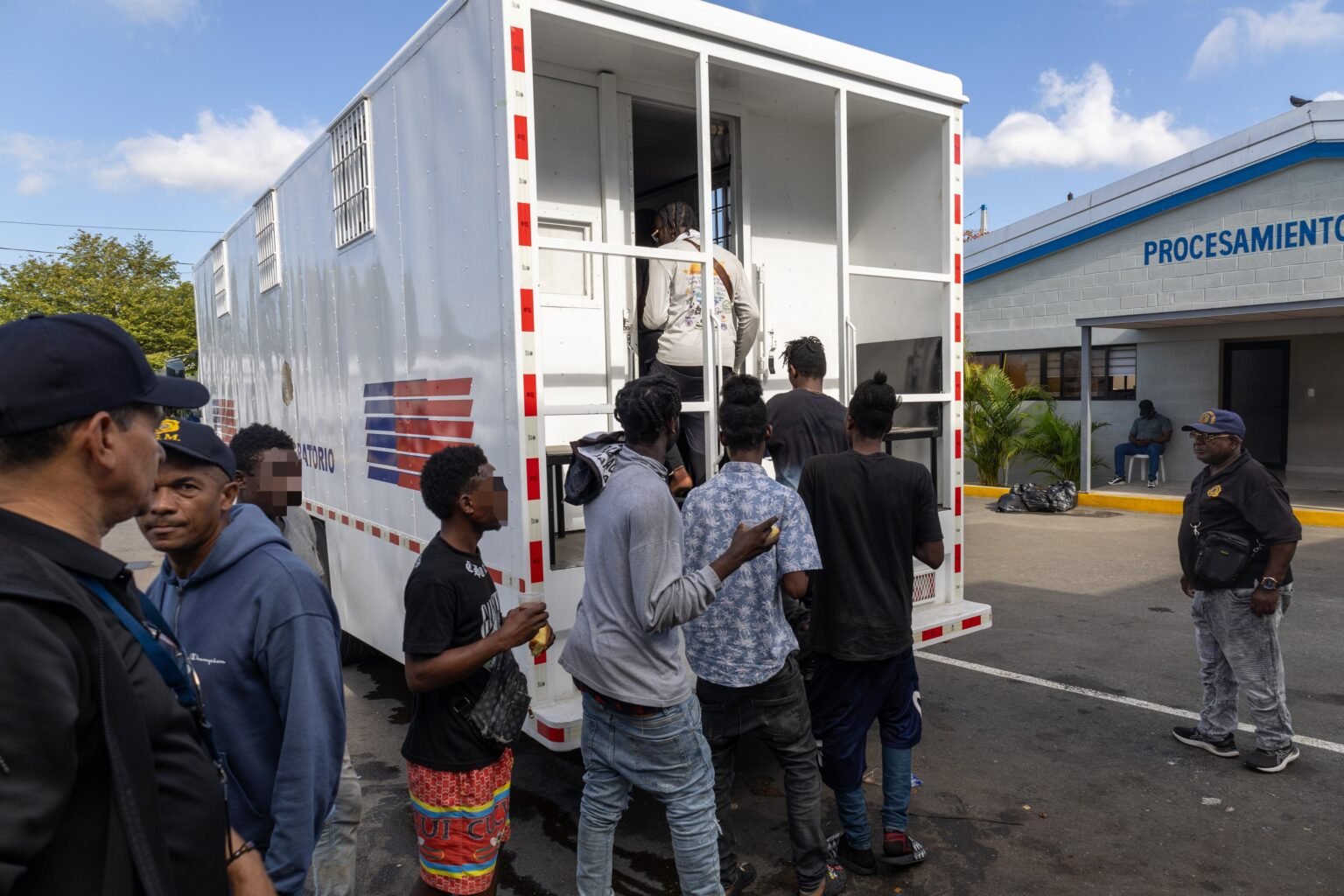 La DGM afirma deportación de 34,190 haitianos ilegales en mayo