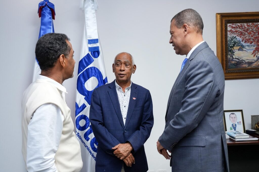 Presidente del INDOTEL felicita a primer dominicano en Premio Internacional Pedro Henríquez Ureña 2025