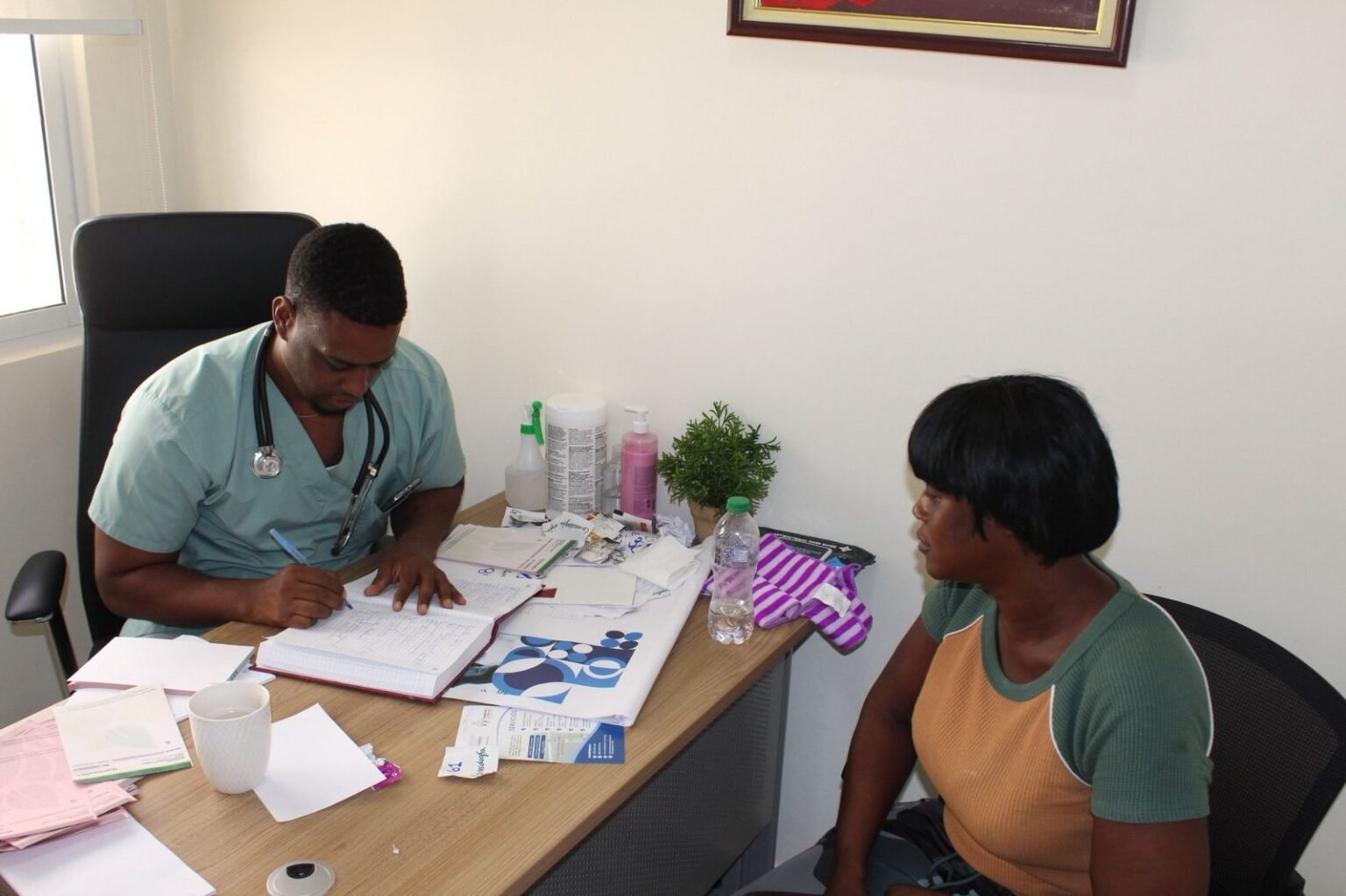 Fundación La Merced y Nutrihealth realizan operativo médico gratuito en el batey Bienvenido