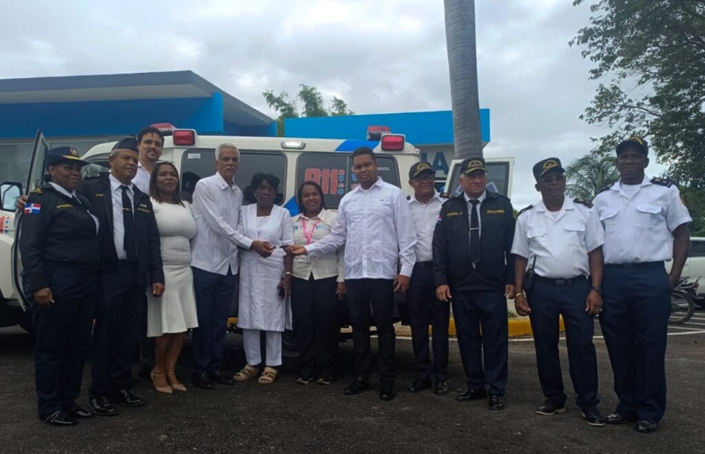 DAEH entrega ambulancias en Yaguate y Palenque en San Cristóbal