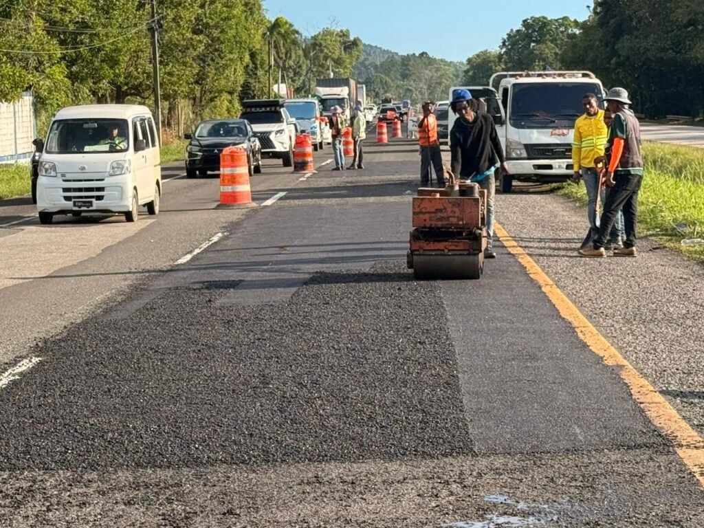 Tras tormenta Melissa, Calles de Santo Domingo comienzan a recuperar su ritmo conplan de bacheo
