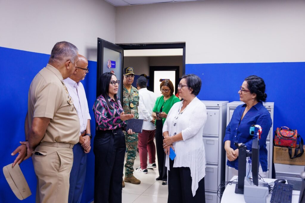 Funcionarios ONU en RD visitan Centro de la DGM en Haina; los recibió Lee Ballester