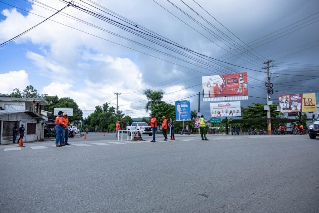 Ministro Bautista y alcalde Roely Thomas dejan iniciada construcción de distribuidor de tránsito de Puerto Plata-Espaillat