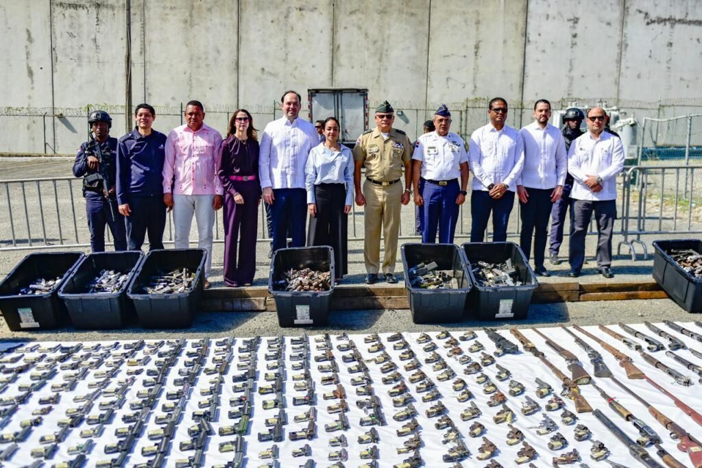 Ministerio de Interior y Policía y Metaldom convierten 3,945 armas de fuego en chatarra ferrosa