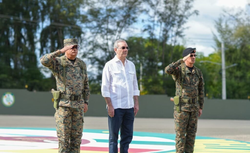 Presidente Abinader inaugura techado multiuso en el Campamento 16 de Agosto