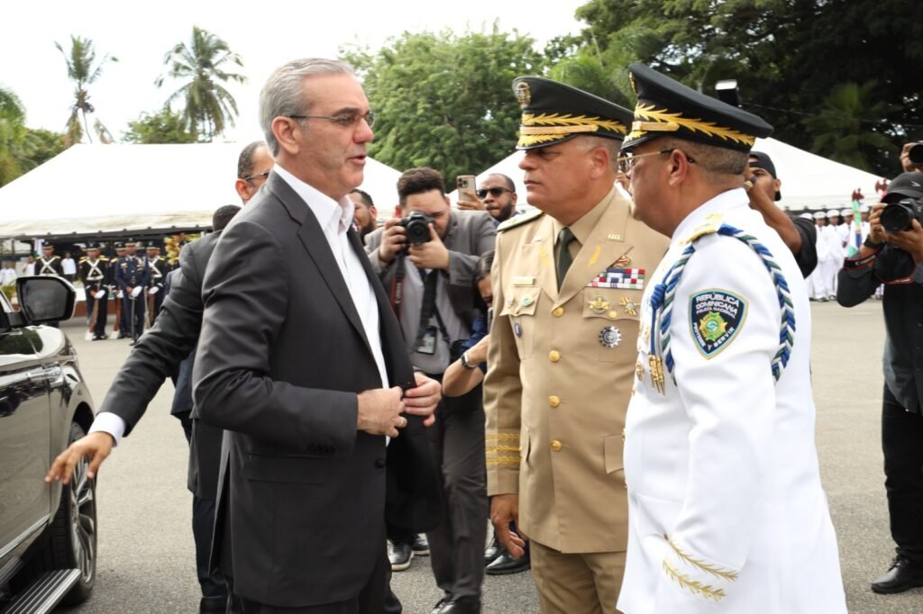 Abinader encabeza cuadragésima octava graduación de 64 nuevos cadetes de la Policía Nacional