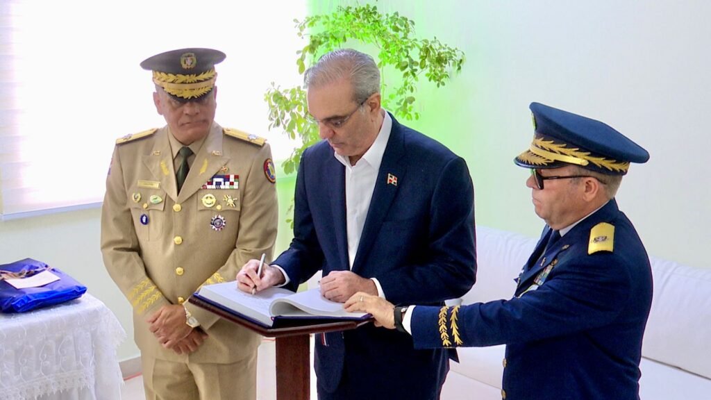 Presidente Abinader encabeza vigésima cuarta graduación de 40 nuevos cadetes de la Fuerza Aérea Dominicana