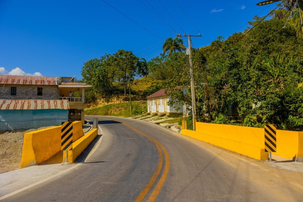 Abinader inaugura carretera El Cercado–Hondo Valle–Juan Santiago y fortalece desarrollo del sur