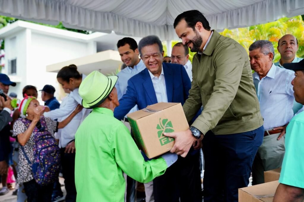 Leonel continúa entrega de alimentos a sectores vulnerables