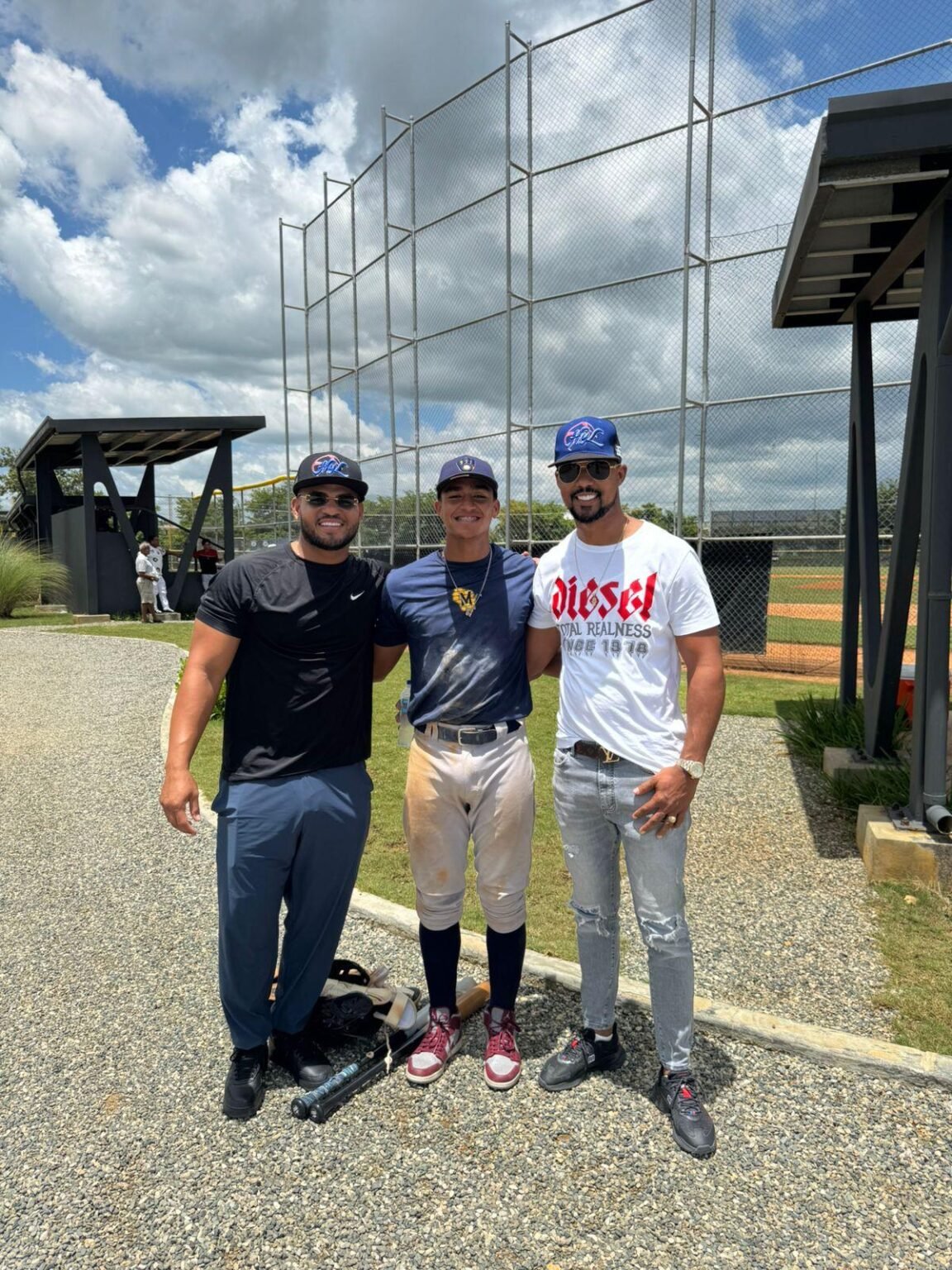 Firma como Pick 1 de Milwaukee por US1.6 MM el talentoso Diego Frontado, de academia dominicana HYL