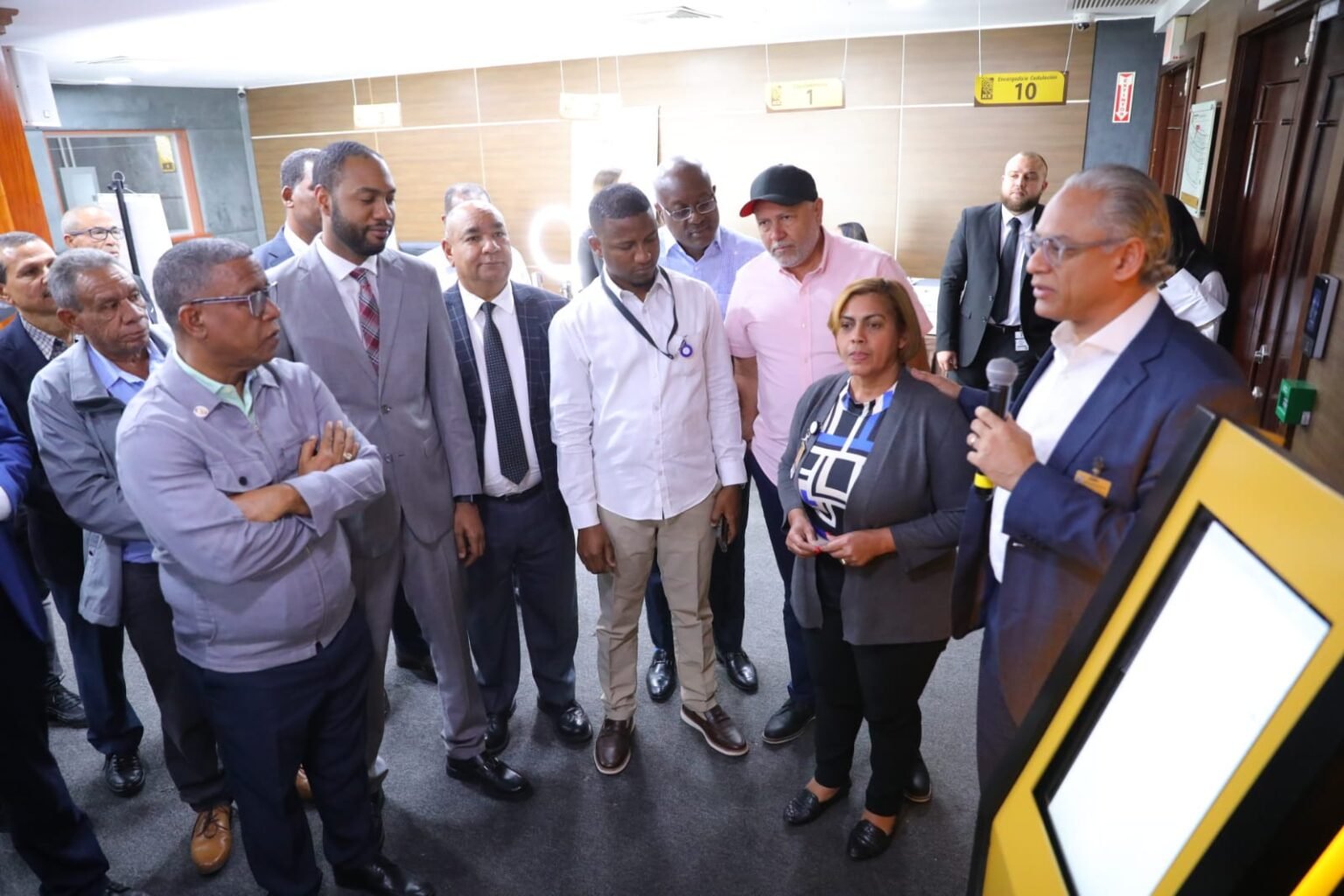 JCE presenta avances del cambio de la nueva cédula a organizaciones políticas