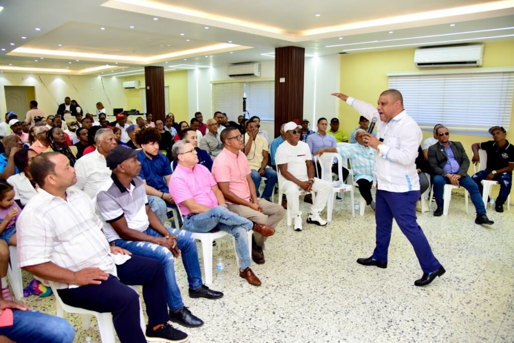 Diputado Ramón Raposo lanza programa de acercamiento social en SDN