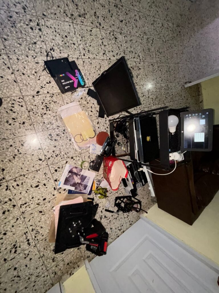 Inspectores de DGM ocupan equipos para la falsificación de documentos, en La Romana