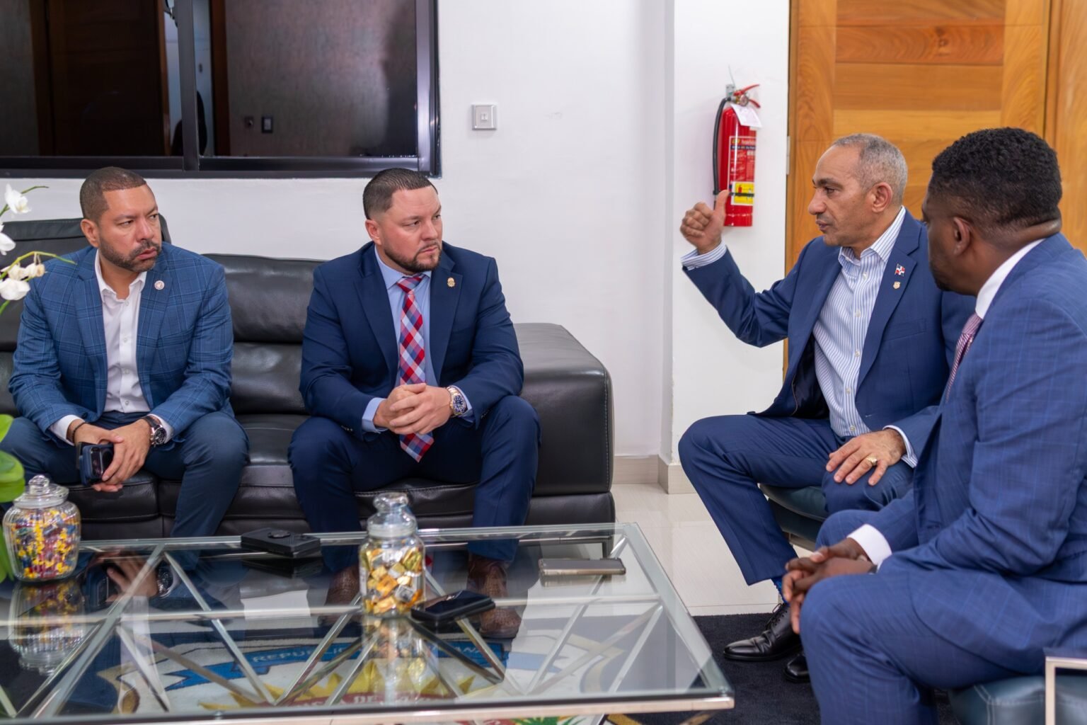 JEFE REGIONAL DE LA DEA DESTACA FIRME APOYO DEL PRESIDENTE LUIS ABINADER EN LA LUCHA CONTRA EL NARCOTRÁFICO