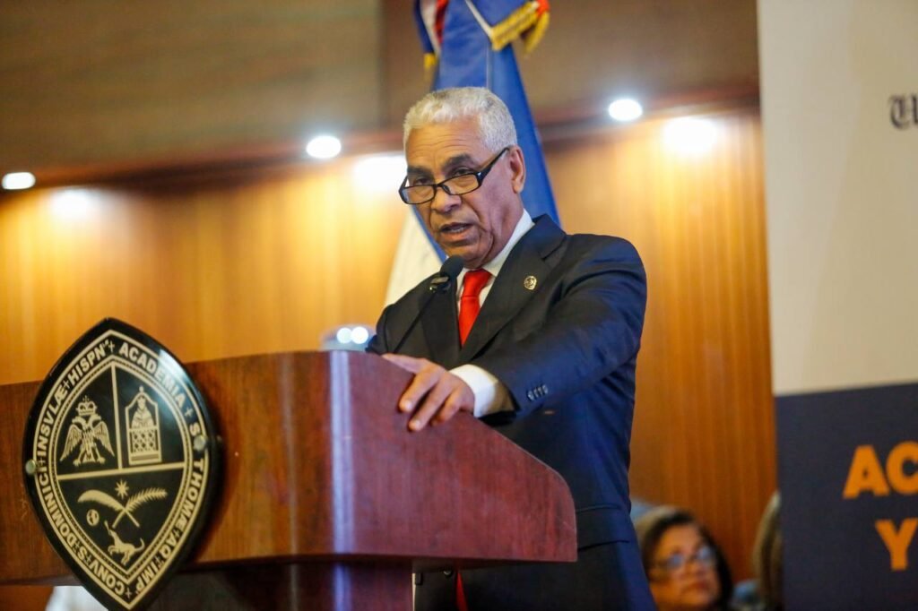 Wilson Mejía proclama candidatura a la Rectoría de la UASD