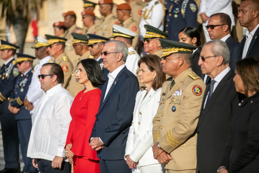 Presidente Abinader encabeza solemne acto con motivo del Día de la Bandera Nacional