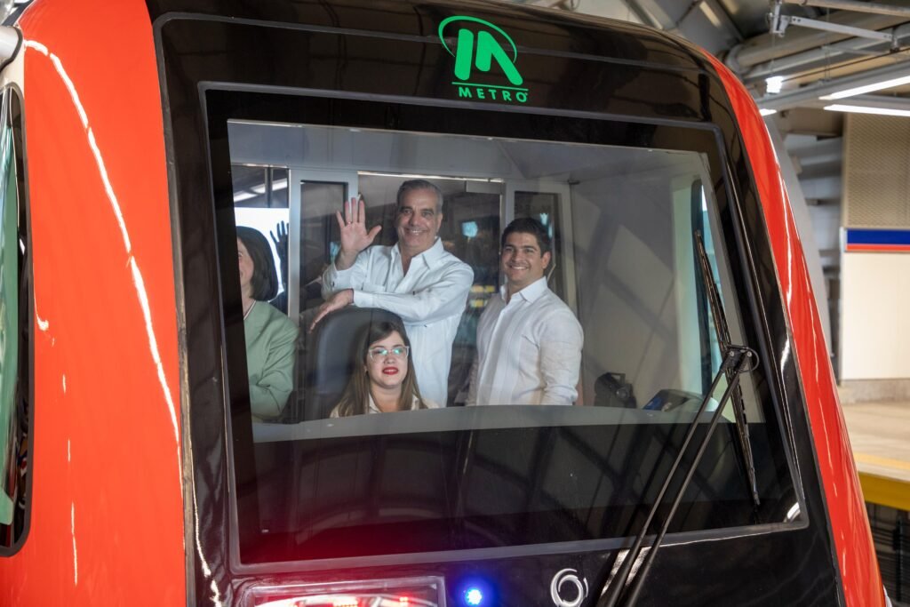 Presidente Abinader pone en marcha Línea 2C del Metro de Santo Domingo