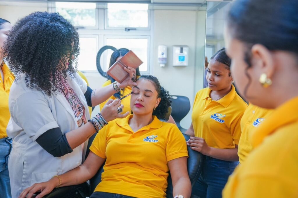 Más mujeres, más desarrollo: el 57 % de los participantes del INFOTEP en 2025 fueron mujeres