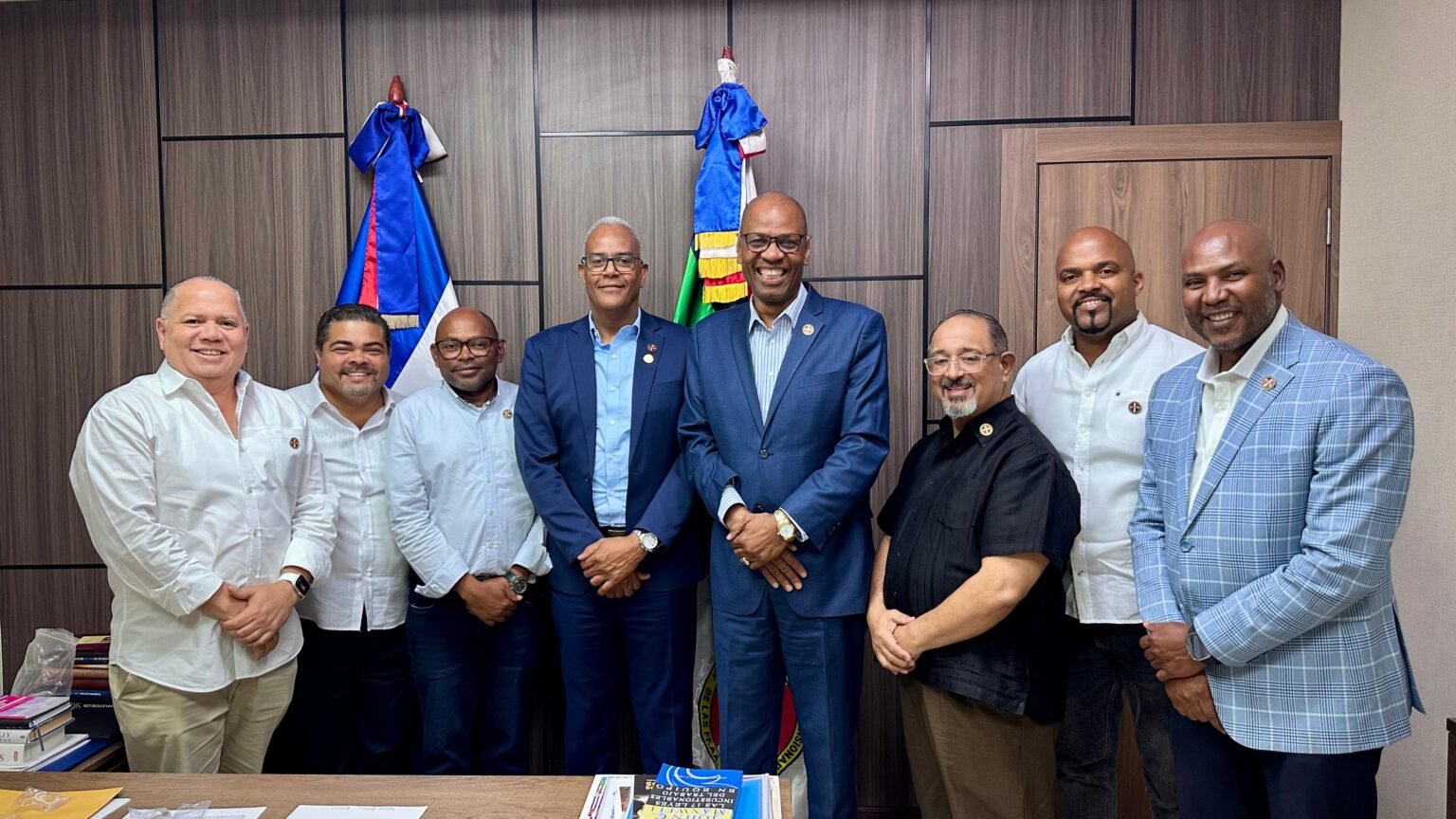 Presidente de la Hermandad de Veteranos de las FF.AA. y la PN realiza encuentro con dirigentes gremiales de la prensa