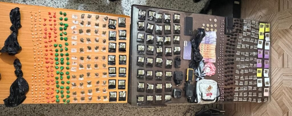 Policía Nacional ocupa más de 500 porciones de presuntas drogas durante operativo en La Vega