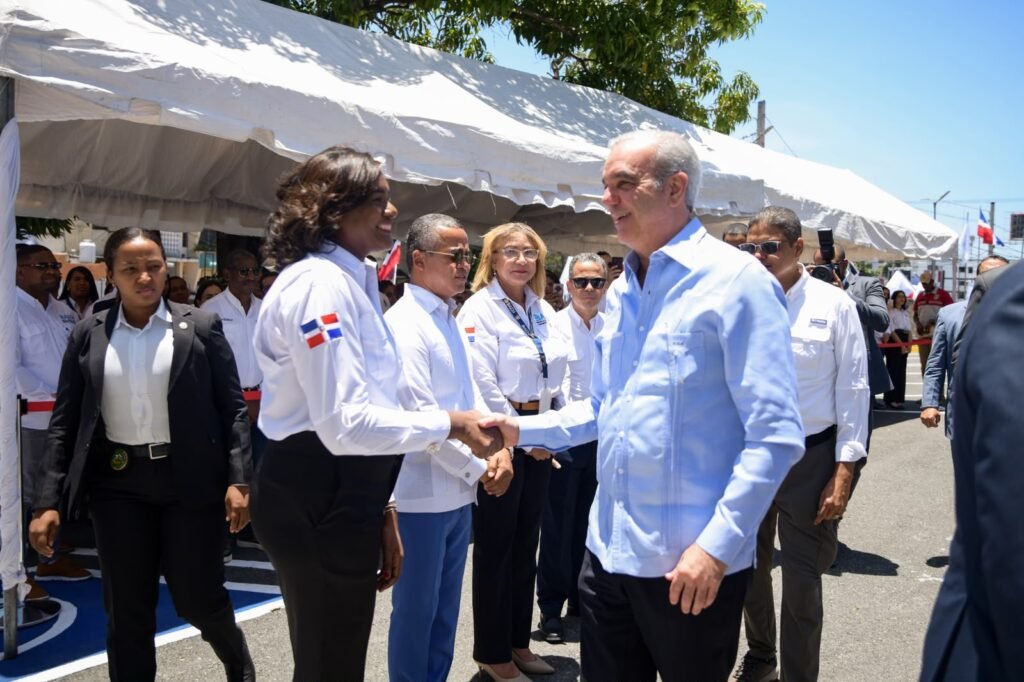 Presidente Abinader deja inaugurado Centro de Entrenamiento y Simulación de la DAEH