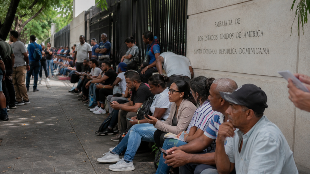 Pausa de visas de inmigrante de EE.UU. genera incertidumbre para solicitantes en República Dominicana