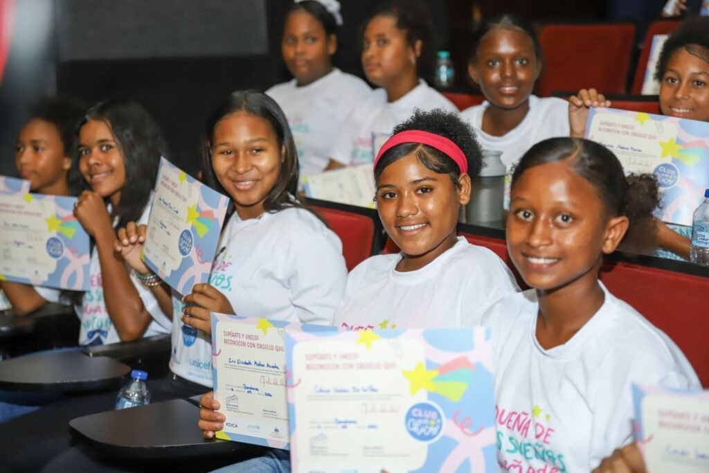 Supérate gradúa a 179 adolescentes de los Clubes de Chicas en Barahona