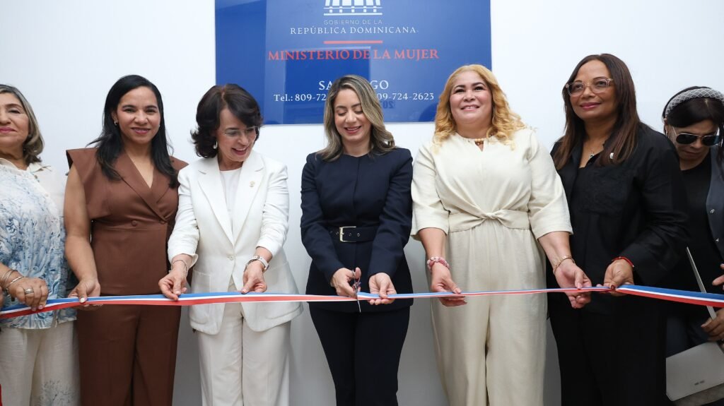 Nueva oficina del Ministerio de la Mujer fortalece los servicios en Santiago