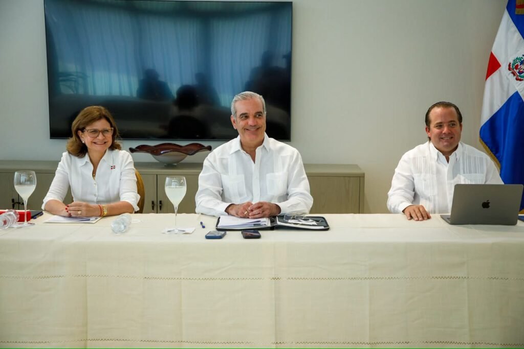 Presidente Abinader reitera inversiones para desarrollo de Santiago