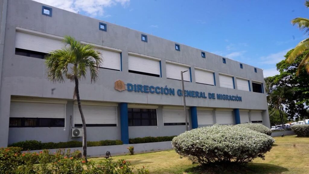 Tribunal impone tres meses de prisión preventiva a inspector de Migración