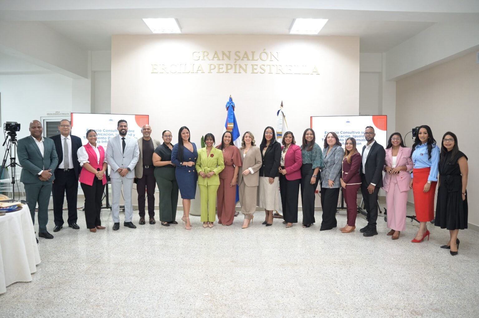 Ministerio de la Mujer realiza encuentro con medios para fortalecer la prevención de la violencia