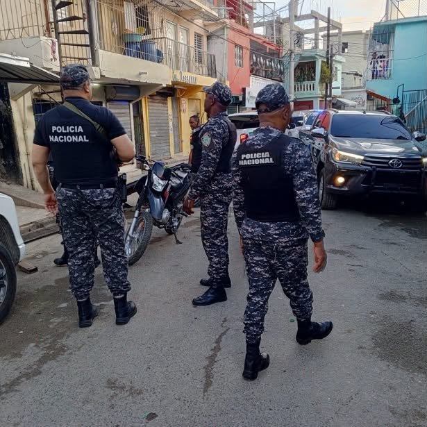 El 67.8 % de los dominicanos rechaza los abusos policiales, según encuesta nacional