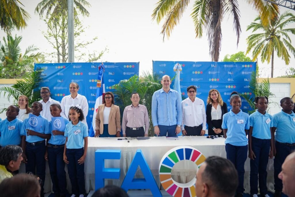 Director de FAO visita escuela modelo de Monte Plata que impulsa la alimentación sostenible