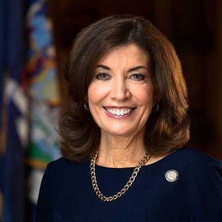 Nicki Minaj califica de “malvada” a Kathy Hochul, gobernadora de Nueva York